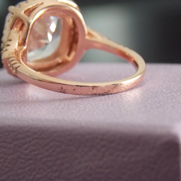 Rose Gold (plated) Ring with Cushion Cut Crystals - Picture 8 of 8